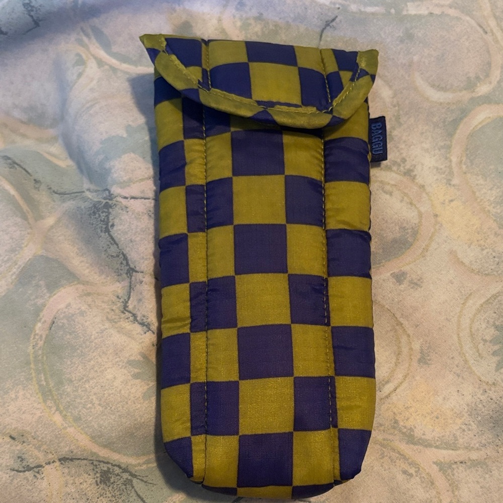 BAGGU puffy sunglasses case